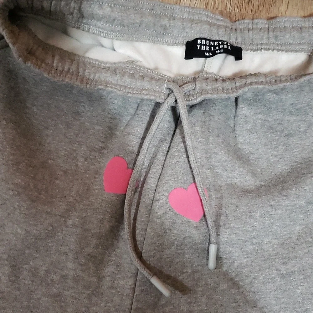 ❌SOLD❌ Brunette The Label All Over Hearts Oversized Fleece Joggers - Picture 11 of 11